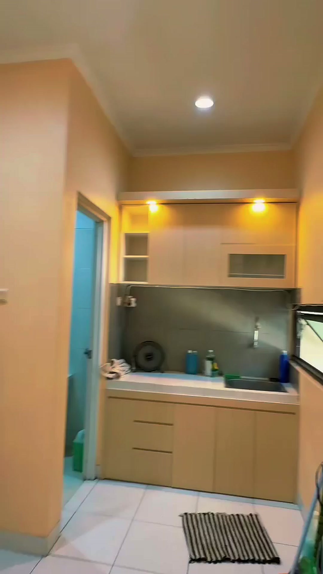 Dapur dengan kitchen set